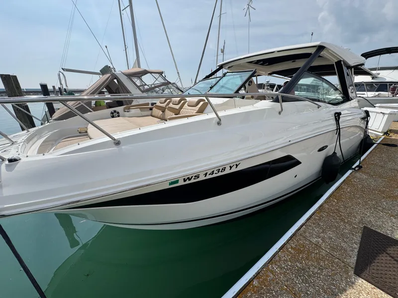 Slide: The Image of Sea Ray Sundancer 320 2019 - 84
