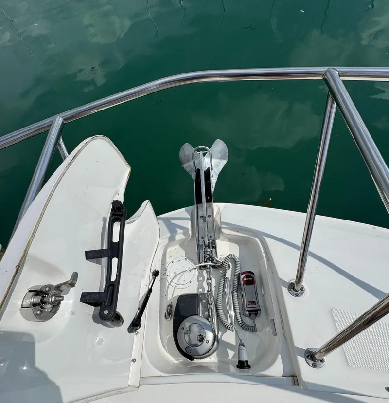 Slide: The Image of Sea Ray Sundancer 320 2019 - 87