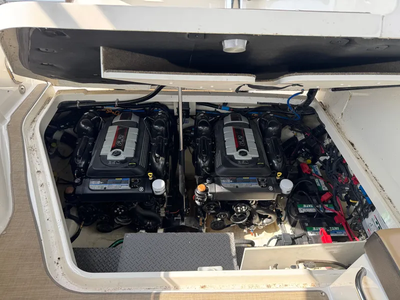 Slide: The Image of Sea Ray Sundancer 320 2019 - 91