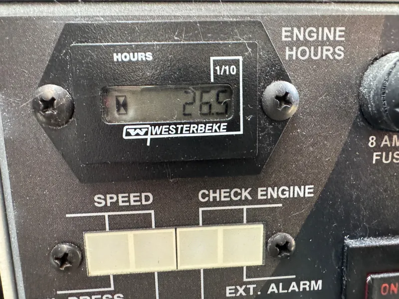 Slide: The Image of Sea Ray Sundancer 320 2019 - 98