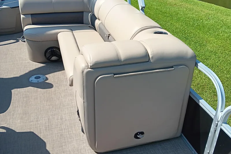 Slide: The Image of 2021 Sun Tracker Fishin' Barge 20 DLX with beige seating and cup holder. - 12