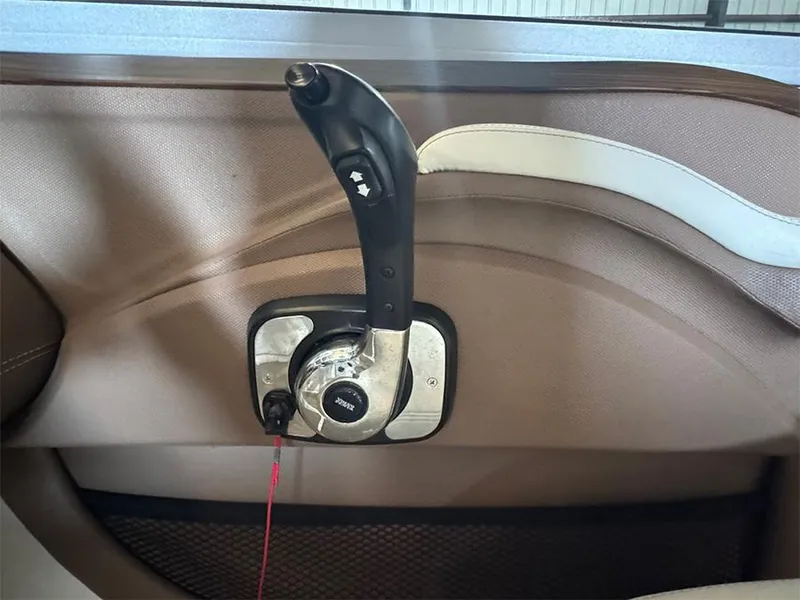 Slide: The Image of 2014 Cobalt R5 boat throttle control lever with beige interior. - 13