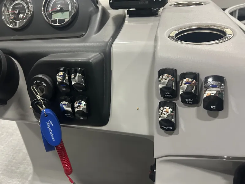 Slide: The Image of Harris 210 Cruiser 2025 - 13