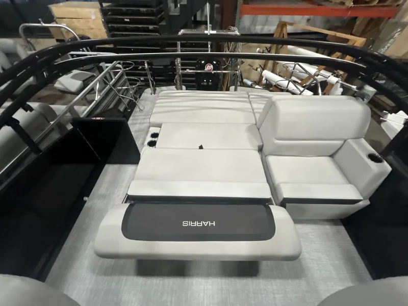 Slide: The Image of Harris 210 Cruiser 2025 - 16