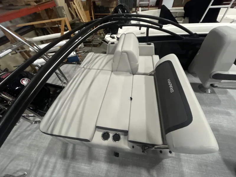 Slide: The Image of Harris 210 Cruiser 2025 - 18