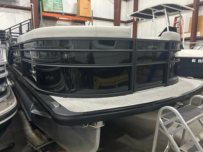 Slide: The Image of Harris 210 Cruiser 2025 - 2