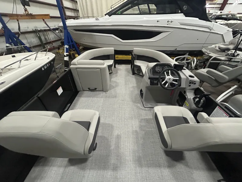 Slide: The Image of Harris 210 Cruiser 2025 - 22