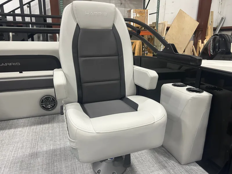 Slide: The Image of Harris 210 Cruiser 2025 - 24