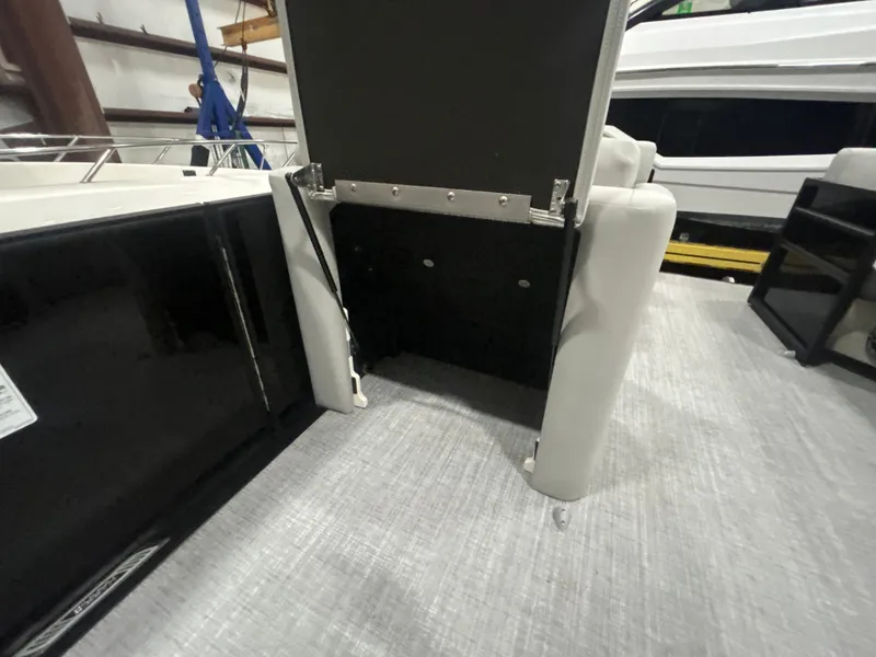 Slide: The Image of Harris 210 Cruiser 2025 - 25