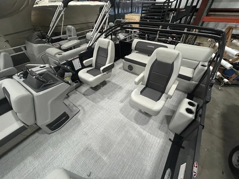 Slide: The Image of Harris 210 Cruiser 2025 - 8