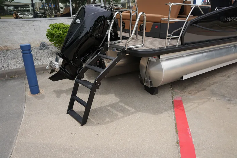 Slide: The Image of Harris Sunliner 230 2026 - 5
