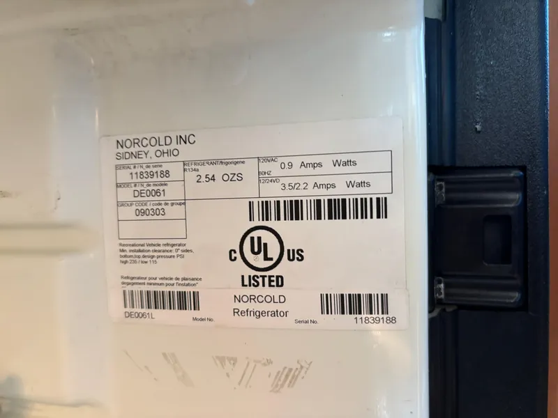 Slide: The Image of Interior of 2001 Silverton 410 Sport Bridge with TV and entertainment center. - 13