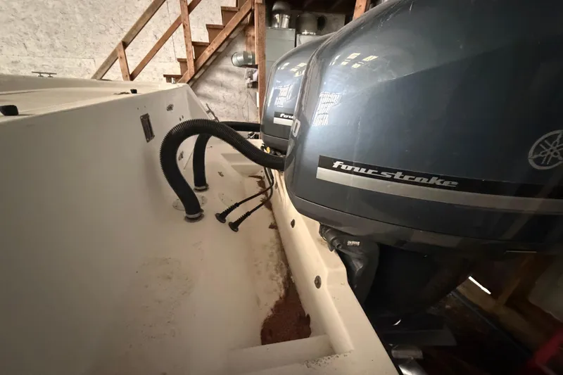 Slide: The Image of 1999 Contender 27 Open CC boat with Yamaha four-stroke outboard engines in storage. - 31