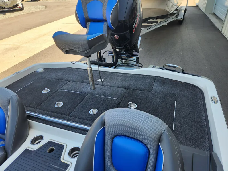 Slide: The Image of 2019 Ranger Z518 boat with blue seats and carpeted deck. - 12