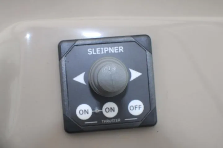 Slide: The Image of Joystick control panel for Sleipner thruster on 2007 Sea Ray 340 Sundancer. - 22