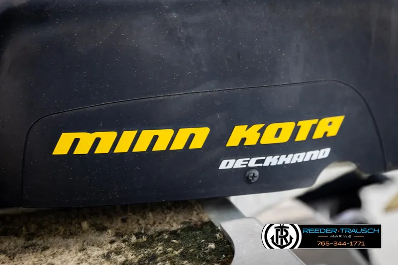 Slide: The Image of Minn Kota Deckhand on Premier 2223 Navigator, 2007 model, Reeder-Trausch Marine branding. - 45