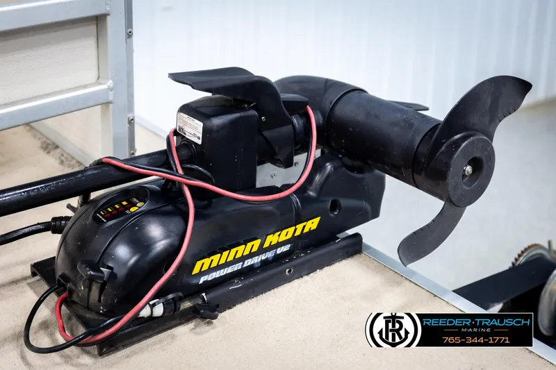 Slide: The Image of Minn Kota Power Drive V2 motor on Premier 2223 Navigator, 2007 model. - 47