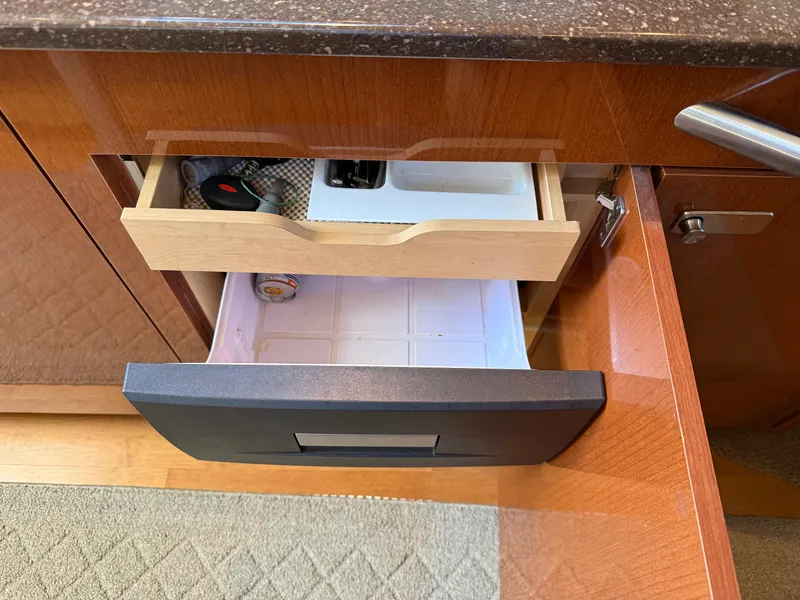 Slide: The Image of Sea Ray 370 Sundancer 2012 - 53