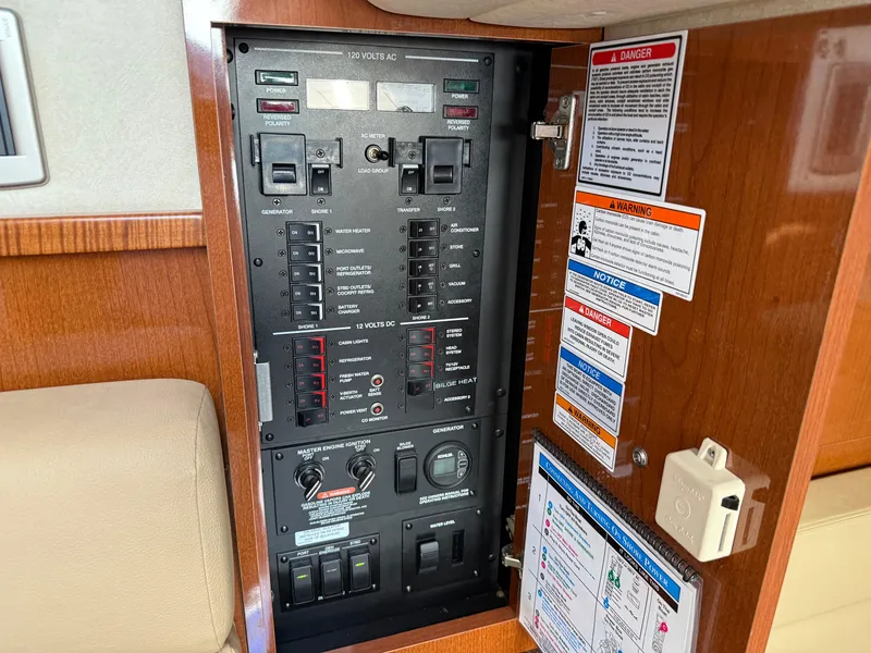 Slide: The Image of Sea Ray 370 Sundancer 2012 - 59