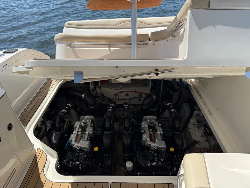 Slide: The Image of Sea Ray 370 Sundancer 2012 - 66