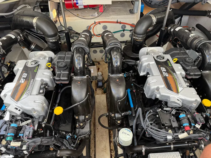 Slide: The Image of Sea Ray 370 Sundancer 2012 - 68