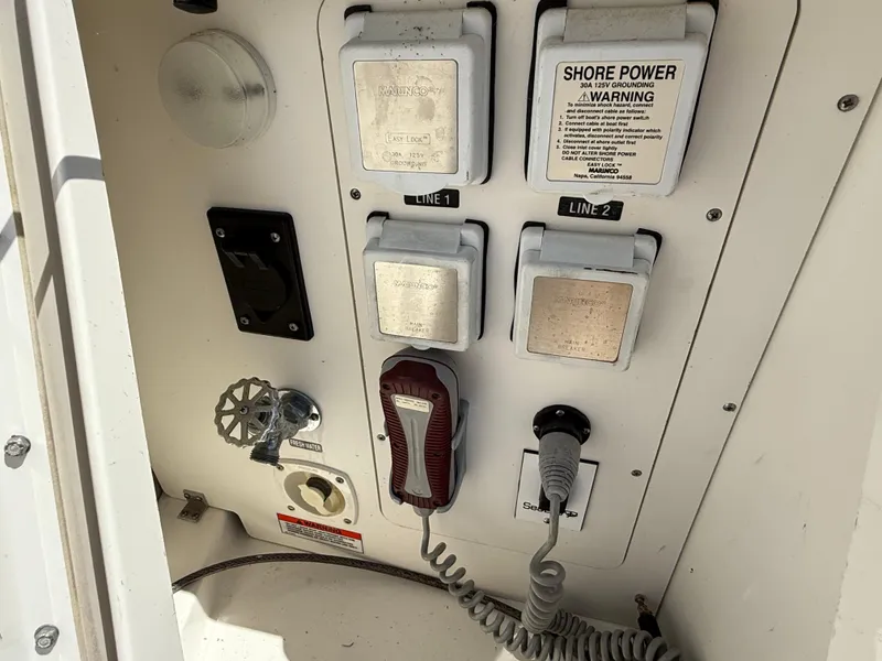 Slide: The Image of Sea Ray 370 Sundancer 2012 - 83