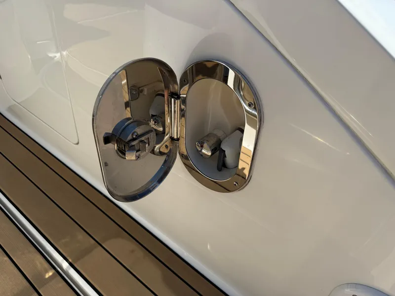 Slide: The Image of Sea Ray 370 Sundancer 2012 - 84