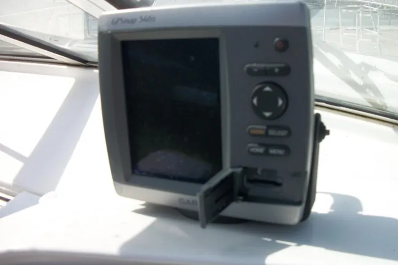 Slide: The Image of Boat navigation system on a Thompson 3400 Santa Cruz, 2001 model. - 12