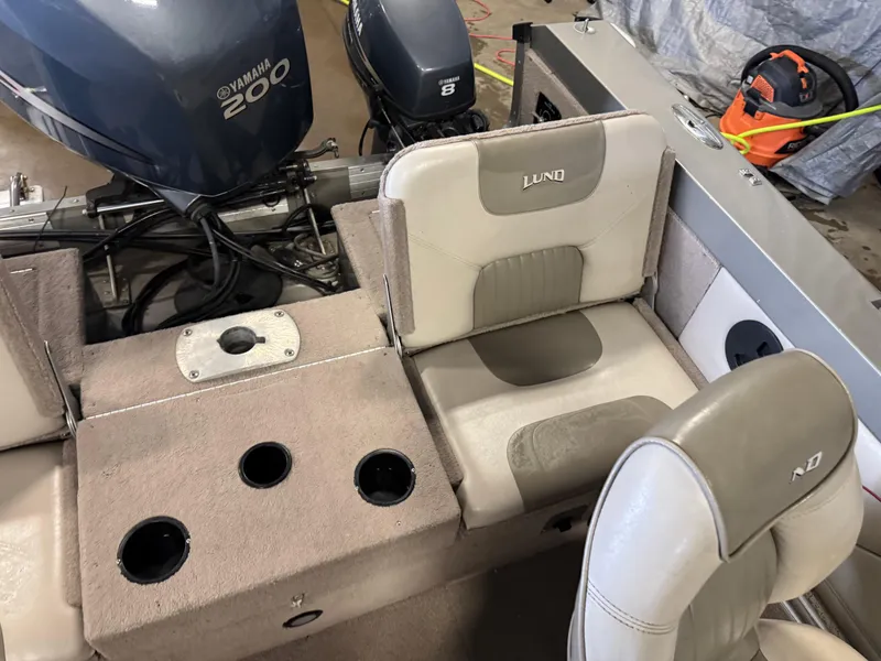 Slide: The Image of 2002 Lund 1850 Tyee Gran Sport boat interior with Yamaha 200 engine. - 8