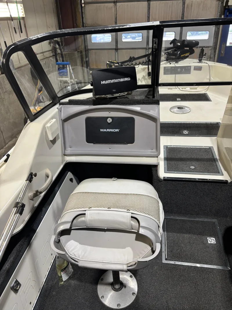 Slide: The Image of 1999 Warrior V193 boat interior with Humminbird device and swivel seat. - 7