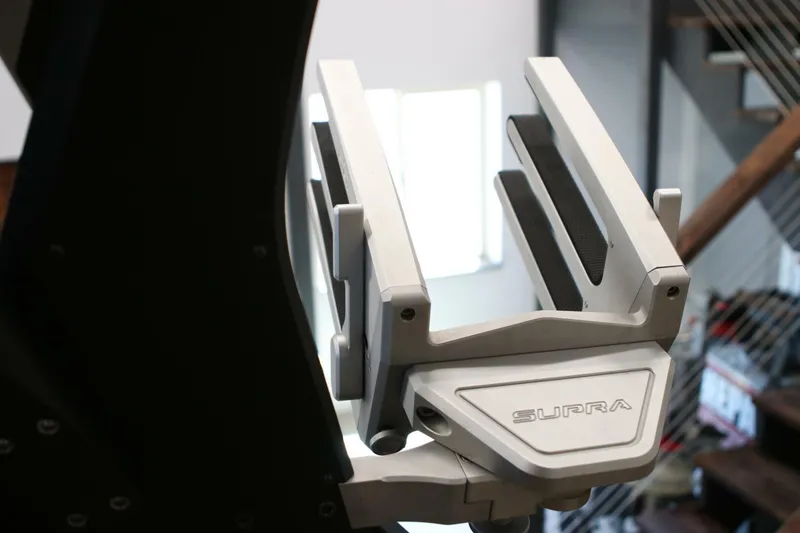 Slide: The Image of 2018 Supra SR400 component in modern industrial setting. - 87