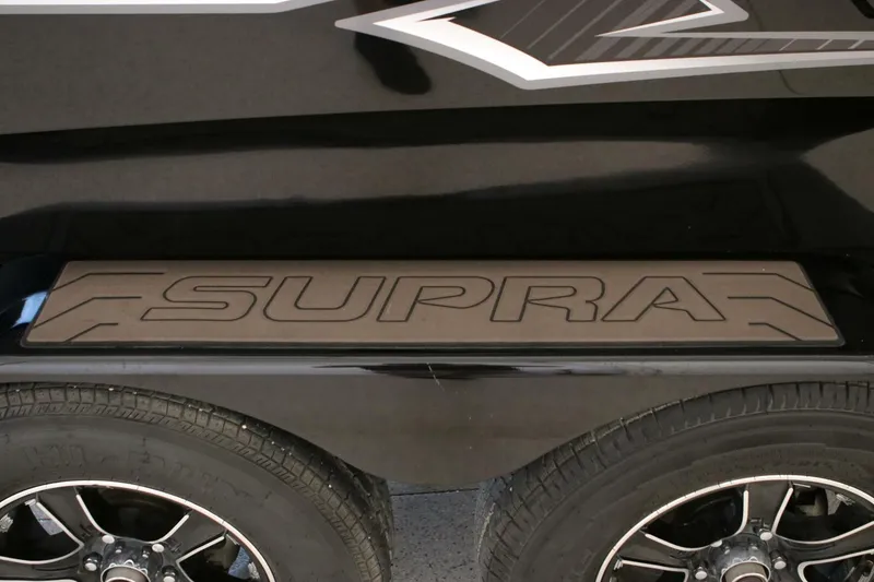 Slide: The Image of 2018 Supra SR400 trailer with logo and black wheels. - 126