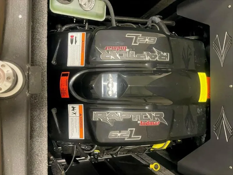 Slide: The Image of 2018 Supra SR400 engine, Raptor by Indmar 6.2L, detailed view. - 130