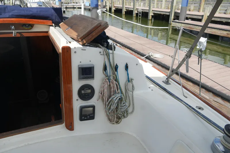 Slide: The Image of Cockpit of 1985 Pearson 303 sailboat with ropes and navigation instruments. - 10