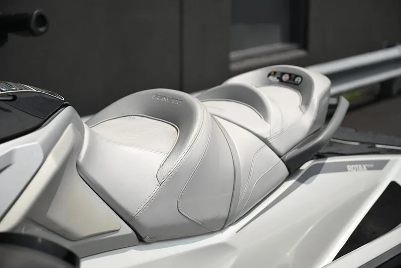 Slide: The Image of Sea-Doo GTX Limited 300 White Pearl Premium 2024 - 10