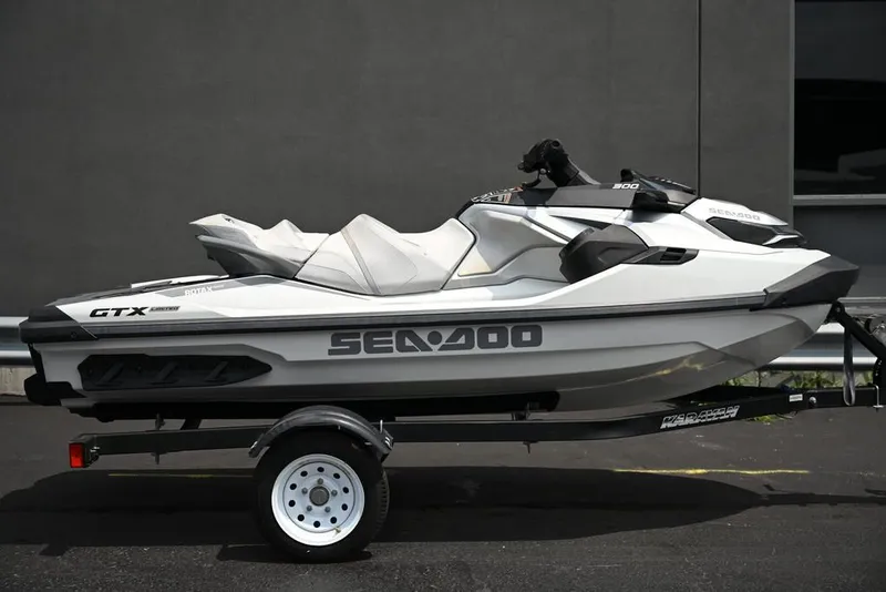 Slide: The Image of Sea-Doo GTX Limited 300 White Pearl Premium 2024 - 15