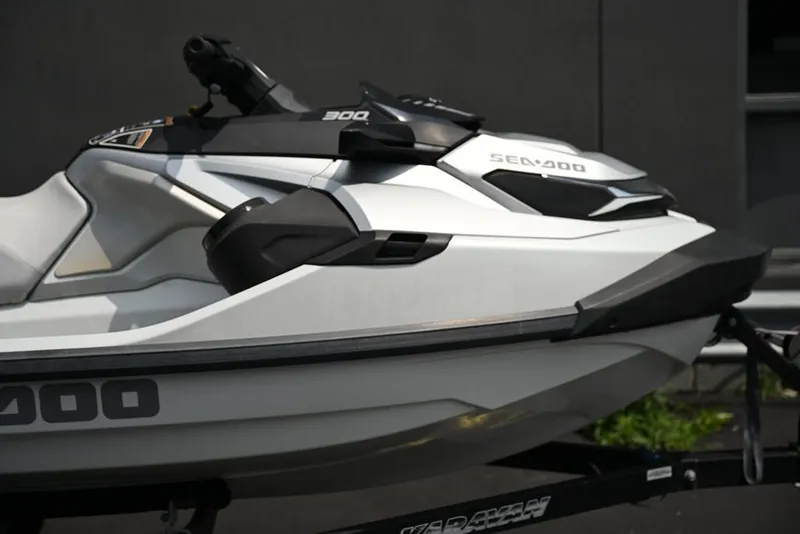 Slide: The Image of Sea-Doo GTX Limited 300 White Pearl Premium 2024 - 16