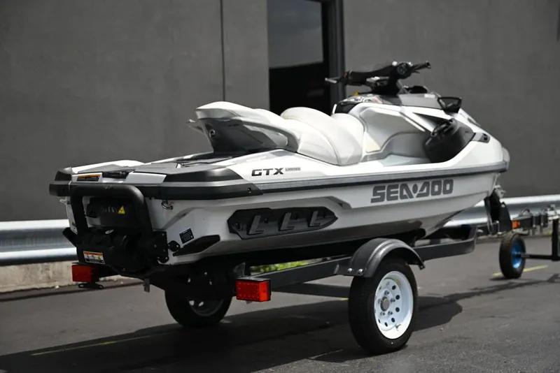 Slide: The Image of Sea-Doo GTX Limited 300 White Pearl Premium 2024 - 19