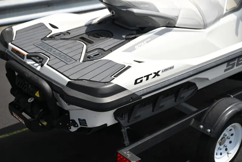 Slide: The Image of Sea-Doo GTX Limited 300 White Pearl Premium 2024 - 20