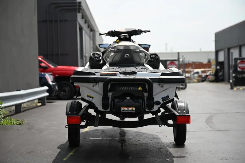 Slide: The Image of Sea-Doo GTX Limited 300 White Pearl Premium 2024 - 22