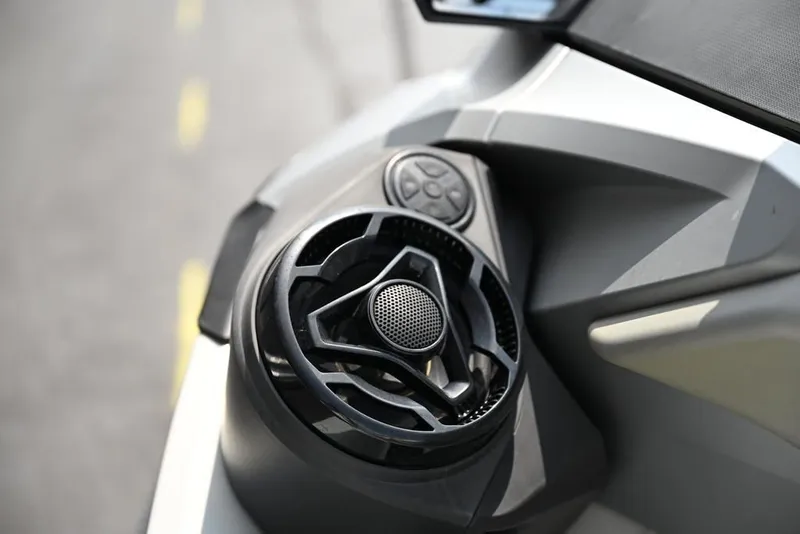 Slide: The Image of Sea-Doo GTX Limited 300 White Pearl Premium 2024 - 27