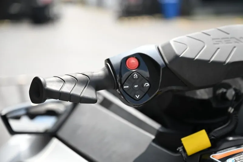 Slide: The Image of Sea-Doo GTX Limited 300 White Pearl Premium 2024 - 28