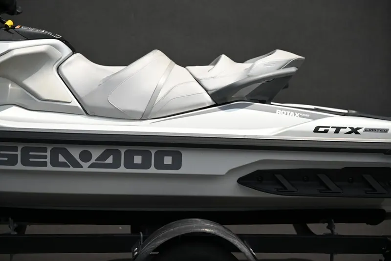 Slide: The Image of Sea-Doo GTX Limited 300 White Pearl Premium 2024 - 5