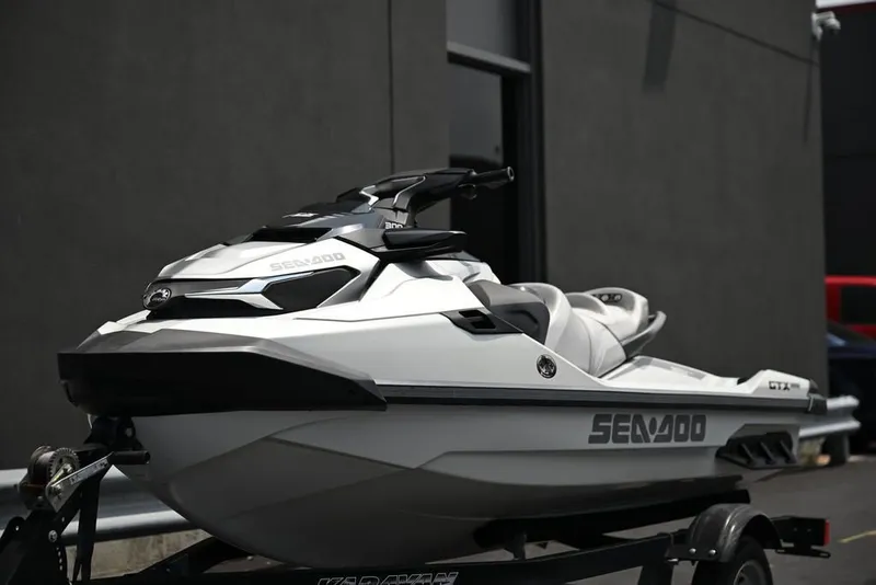 Slide: The Image of Sea-Doo GTX Limited 300 White Pearl Premium 2024 - 7