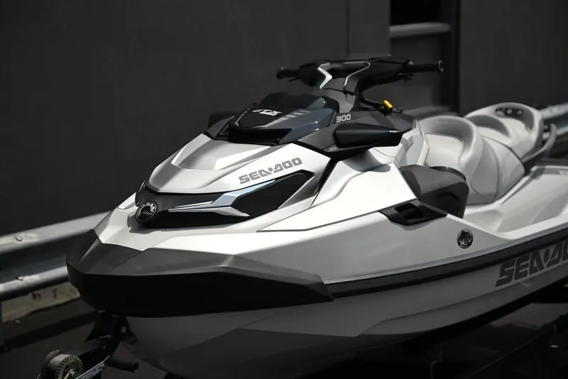 Slide: The Image of Sea-Doo GTX Limited 300 White Pearl Premium 2024 - 8