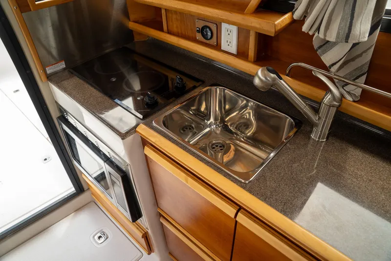 Slide: The Image of Cutwater C-28 2020 - 17