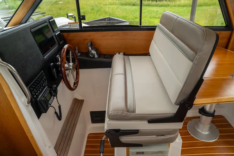 Slide: The Image of Cutwater C-28 2020 - 18