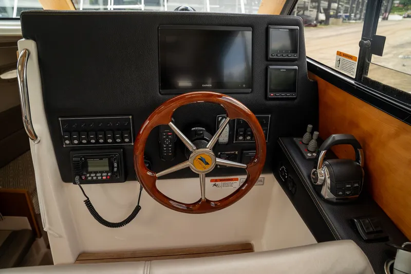 Slide: The Image of Cutwater C-28 2020 - 19