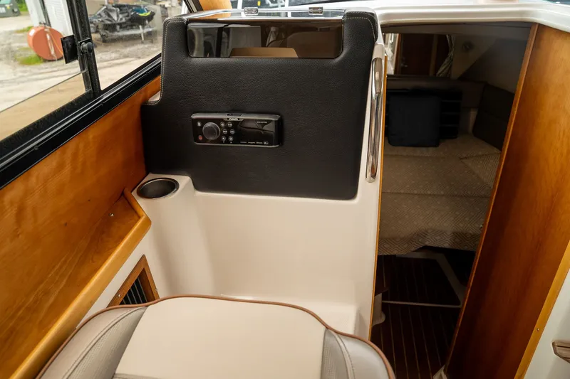 Slide: The Image of Cutwater C-28 2020 - 20