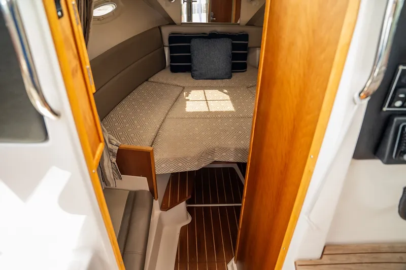 Slide: The Image of Cutwater C-28 2020 - 25